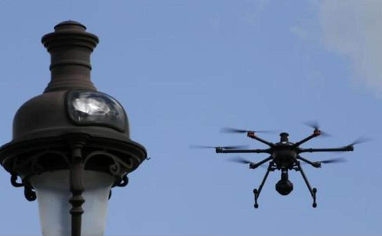 Desarrollan un sistema «inteligente» que controla drones para garantizar llamadas en zonas sin cobertura telefónica