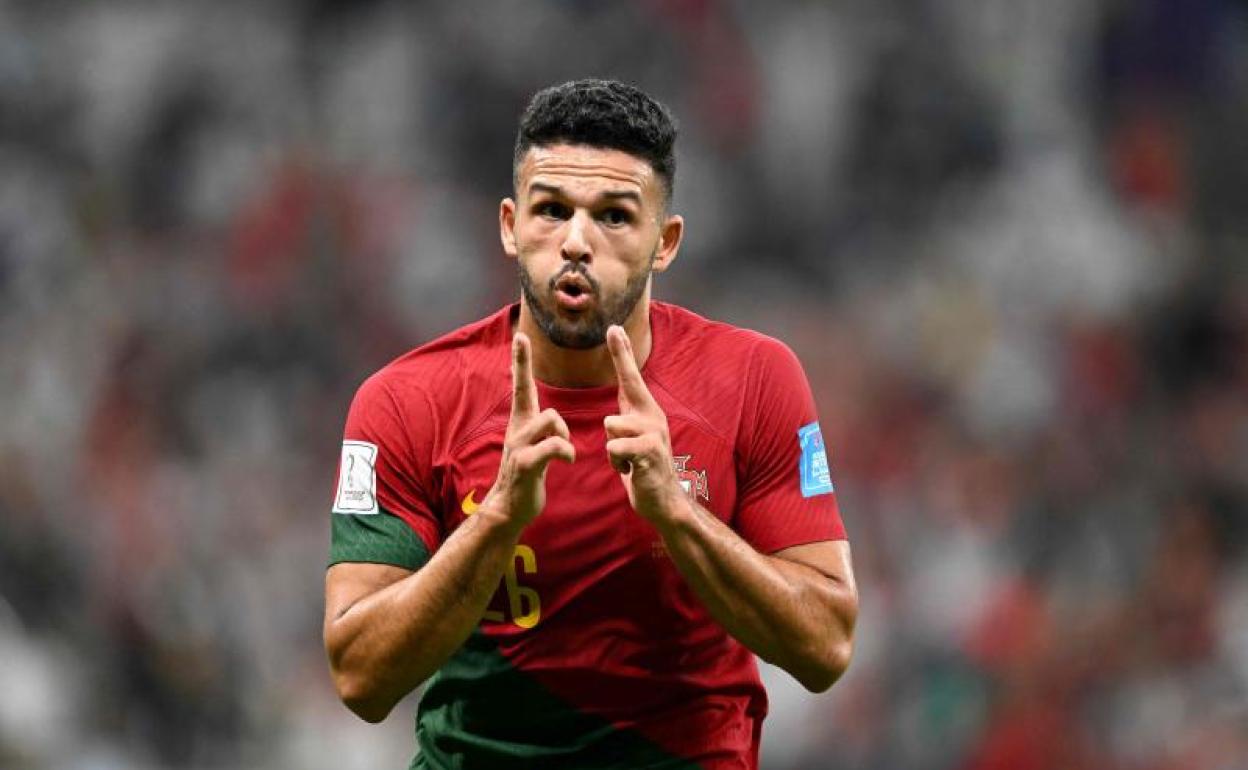 Gonçalo celebra el primero de sus goles a Suiza.