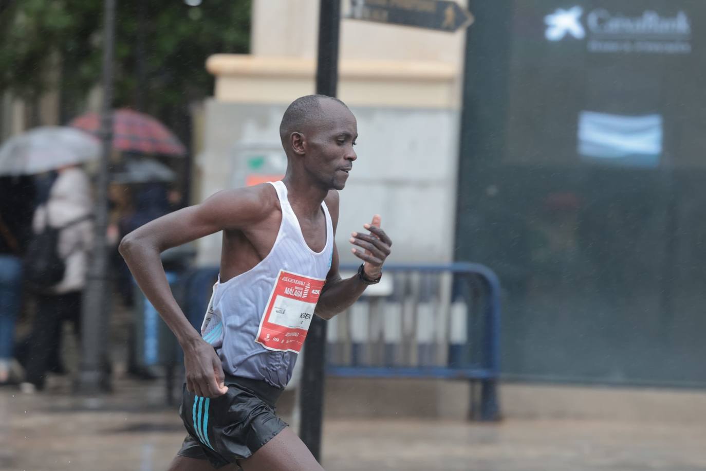 Barnaba Kipkoech gana la XII edición. Con un registro de 2h.08:19, se quedó a 39 segundos de la plusmarca de la prueba