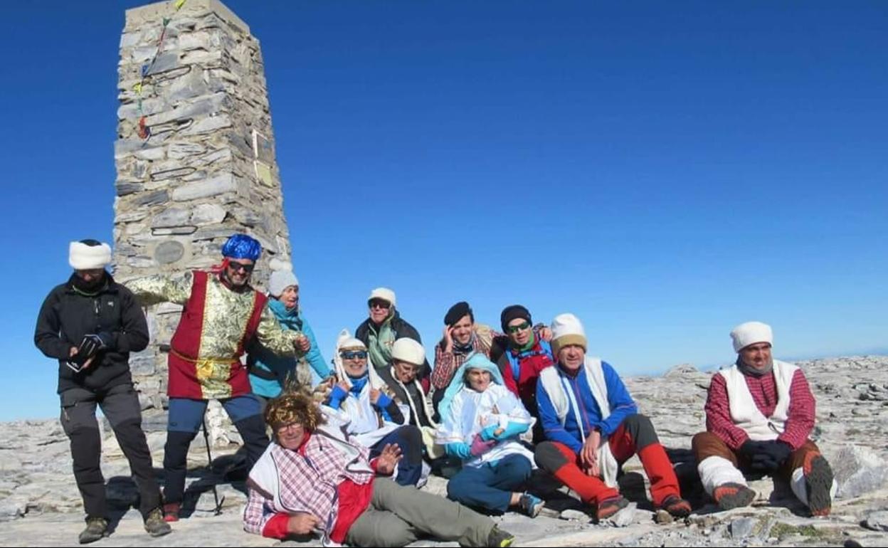 Imagen de una edición anterior del Belén Viviente en la cima de La Maroma. 