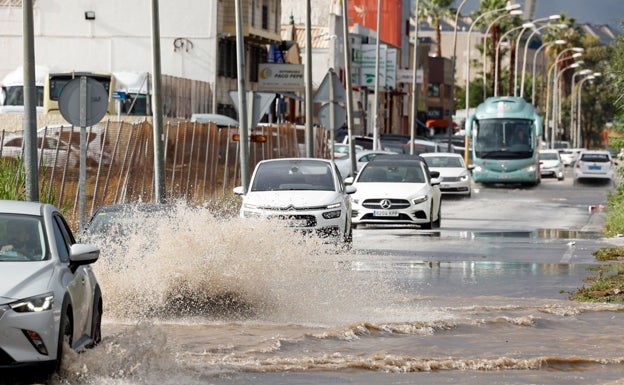 Málaga: La lluvia y el temporal de viento dejan unas 30 incidencias