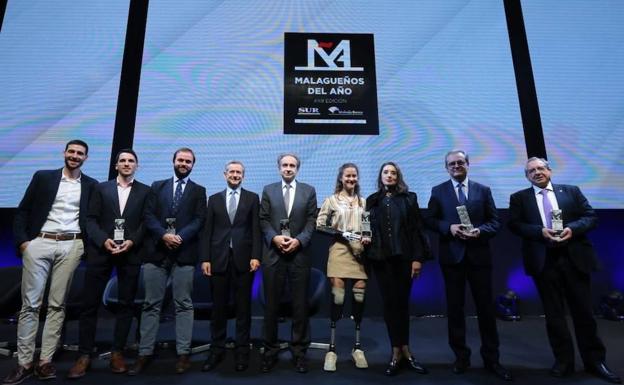 Foto de familia de los galardonados a la conclusión del acto.