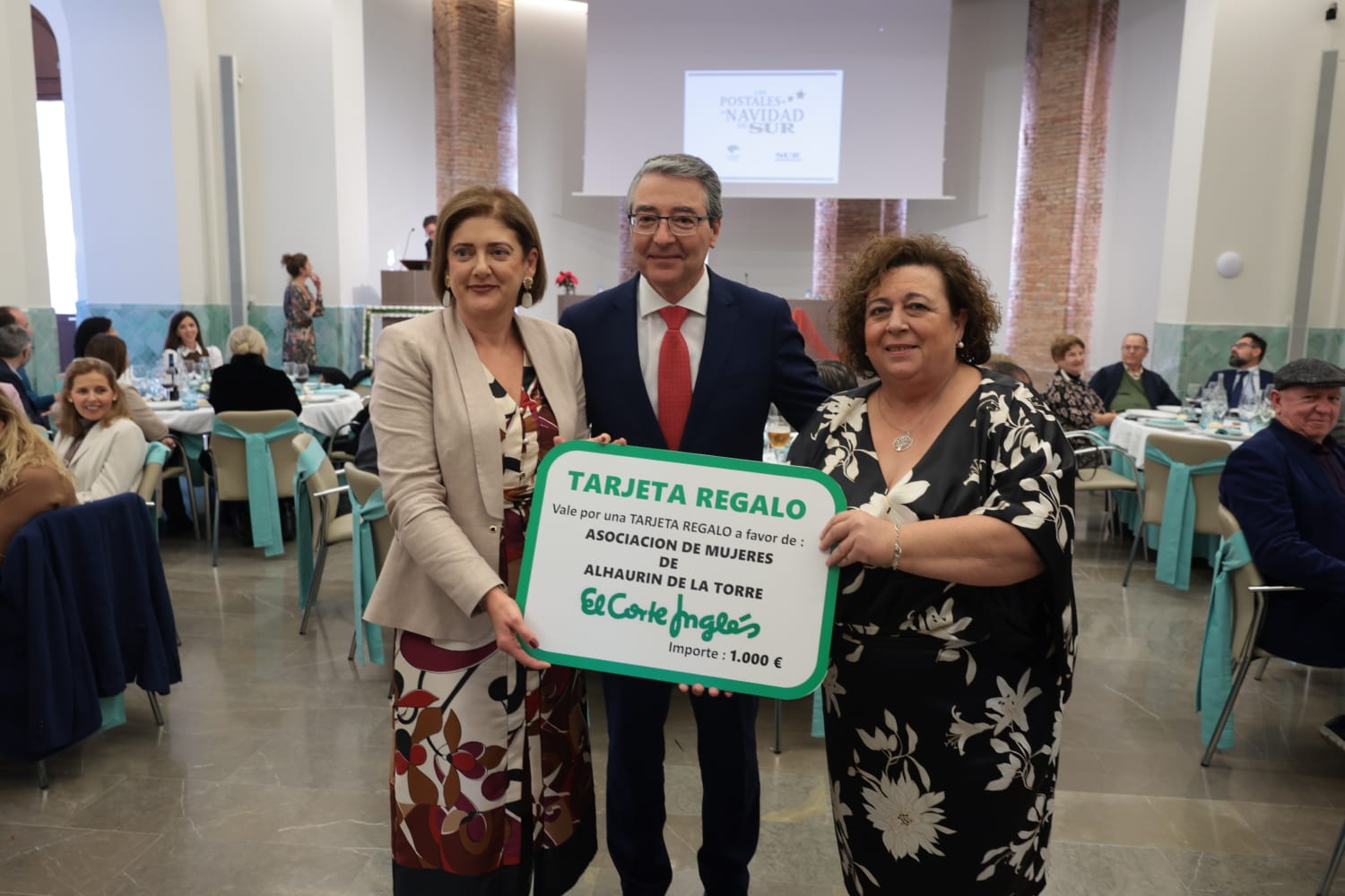 SUR y la Fundación Unicaja celebran su tradicional acto navideño de entrega de donativos a una docena de colectivos sociales