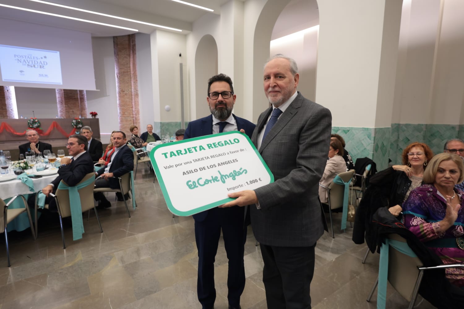 SUR y la Fundación Unicaja celebran su tradicional acto navideño de entrega de donativos a una docena de colectivos sociales