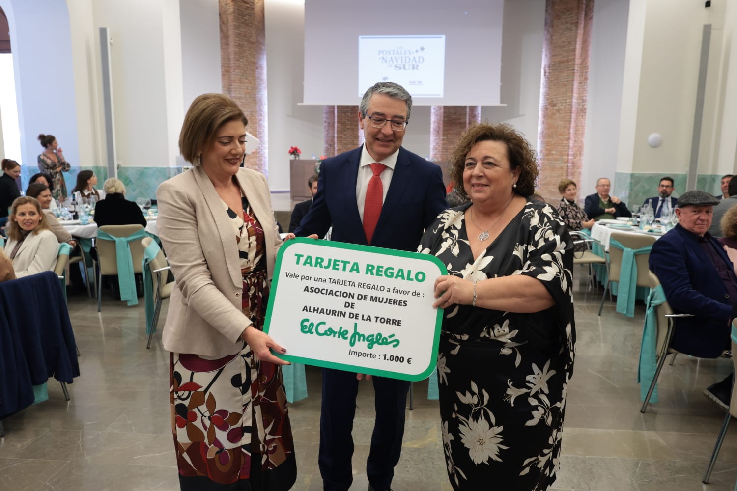 SUR y la Fundación Unicaja celebran su tradicional acto navideño de entrega de donativos a una docena de colectivos sociales