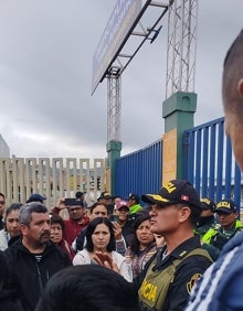 Imagen secundaria 2 - Imágenes que muestran el exterior del aeropuerto de Cusco, que permanece cerrado. 