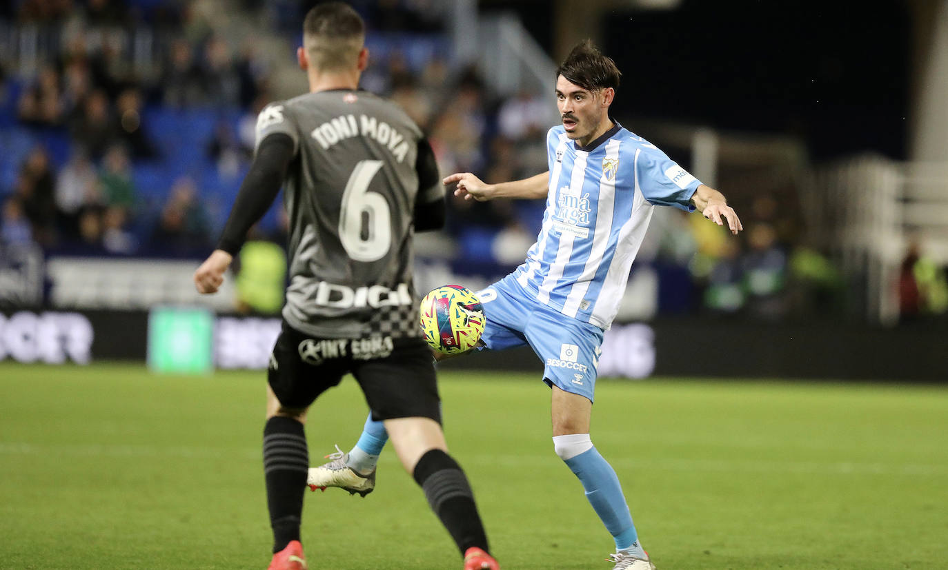 Victoria del Málaga en La Rosaleda con gol de Chavarría