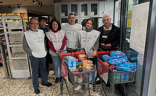 Cerca de 400 voluntarios cofrades colaboraron en esta iniciativa, que esta campaña cumple su cuarta edición. 