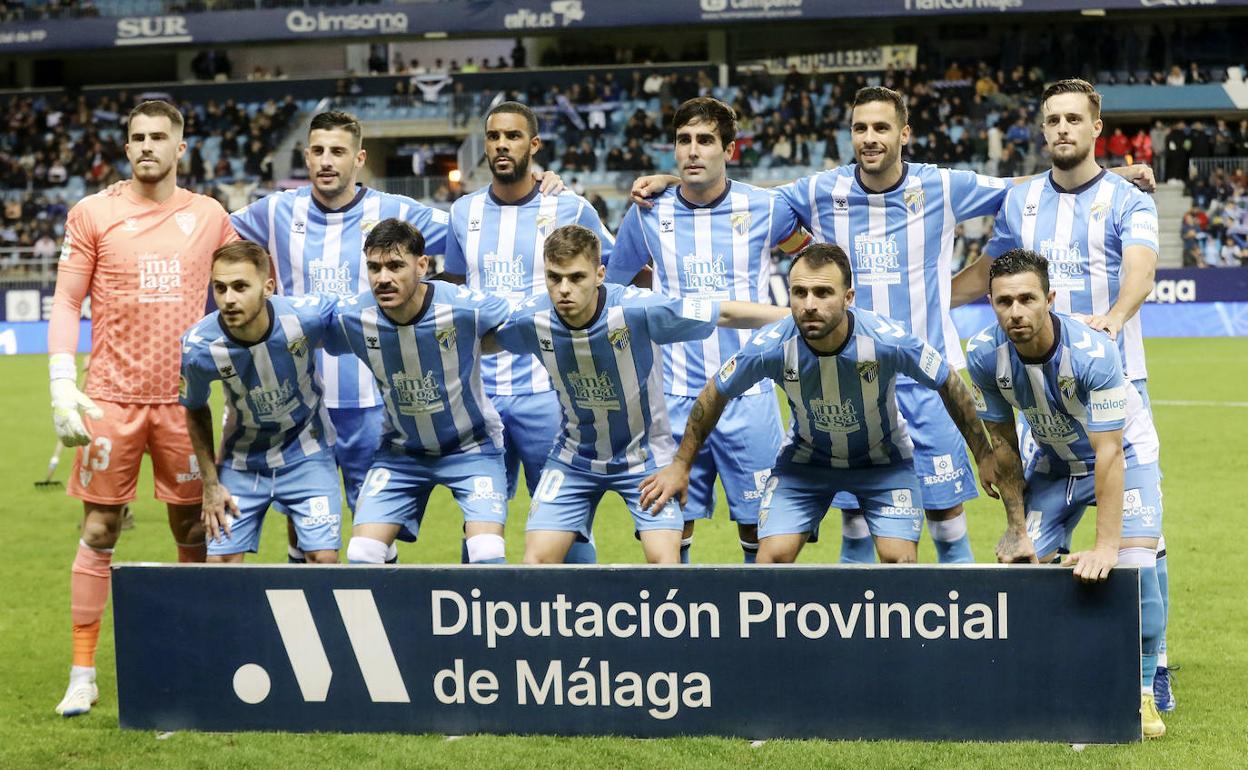 El once malaguista ante el Alavés, con Rubén Yáñez, Chavarría, Ramalho, Escassi, Burgos, Genaro y, abajo, Fran Villalba, Jozabed, Febas, Javi Jiménez y Rubén Castro. 