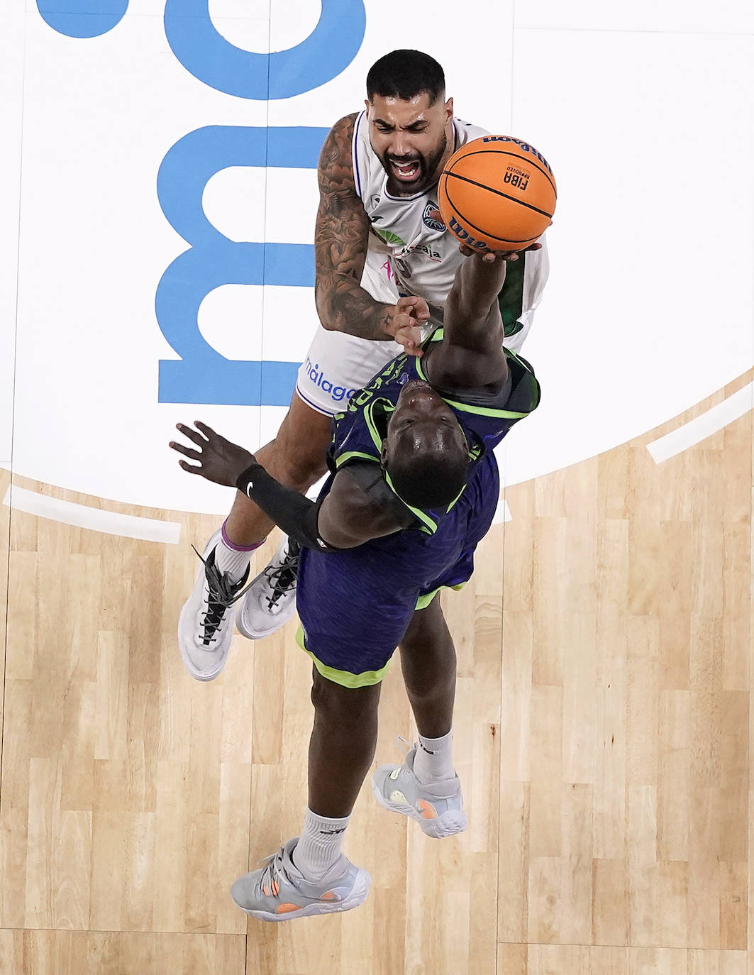 El Unicaja pierde en casa con el Sassari (82-92). 