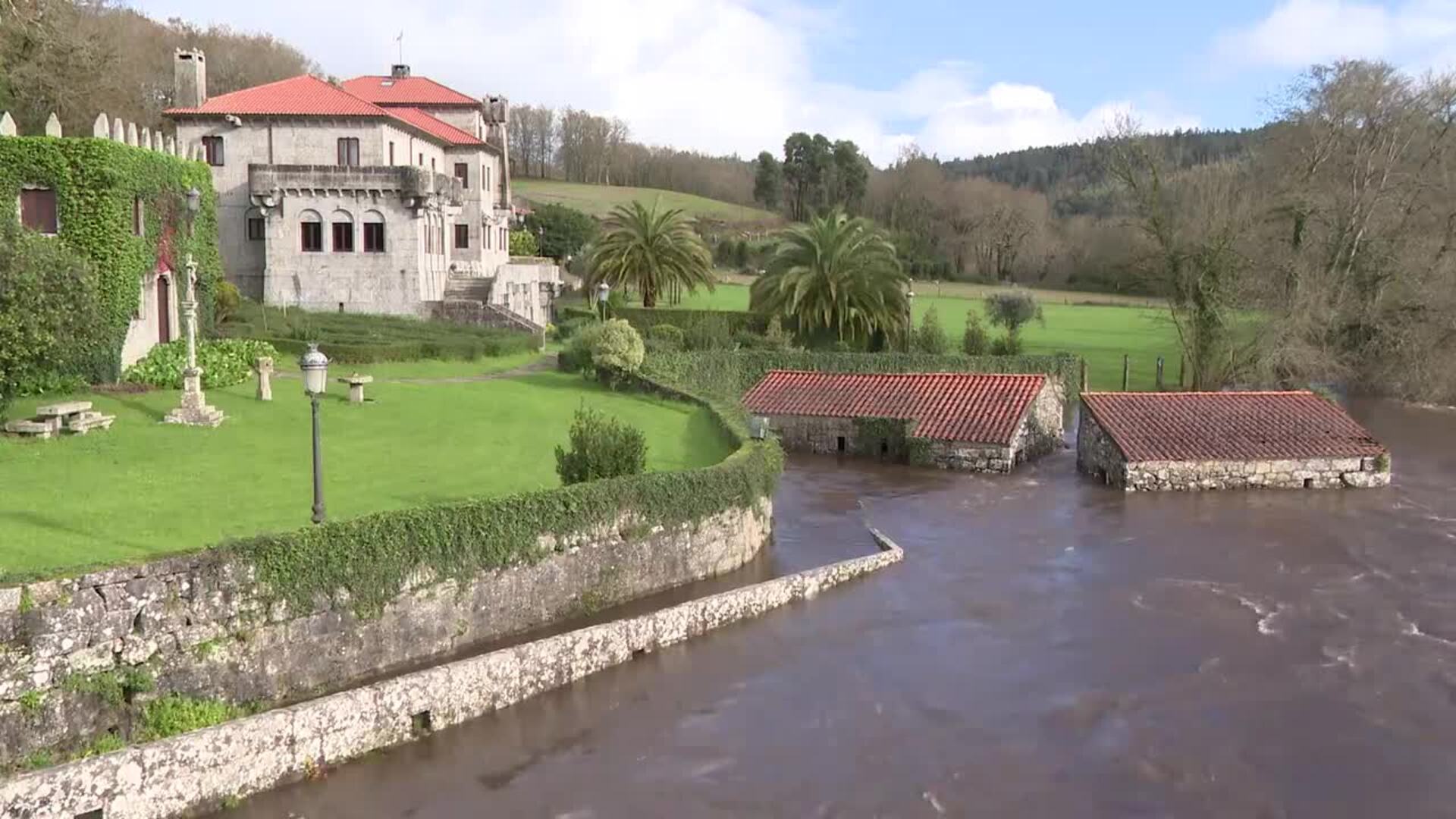 Los ríos Dubra y Tambre aguantan sin desbordarse pese al aumento del