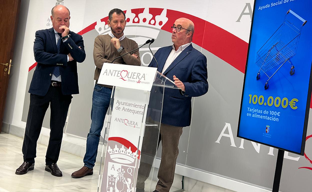 El presidente de Cruz Roja Española en Antequera, Francisco Pérez Nebreda en la presentación 