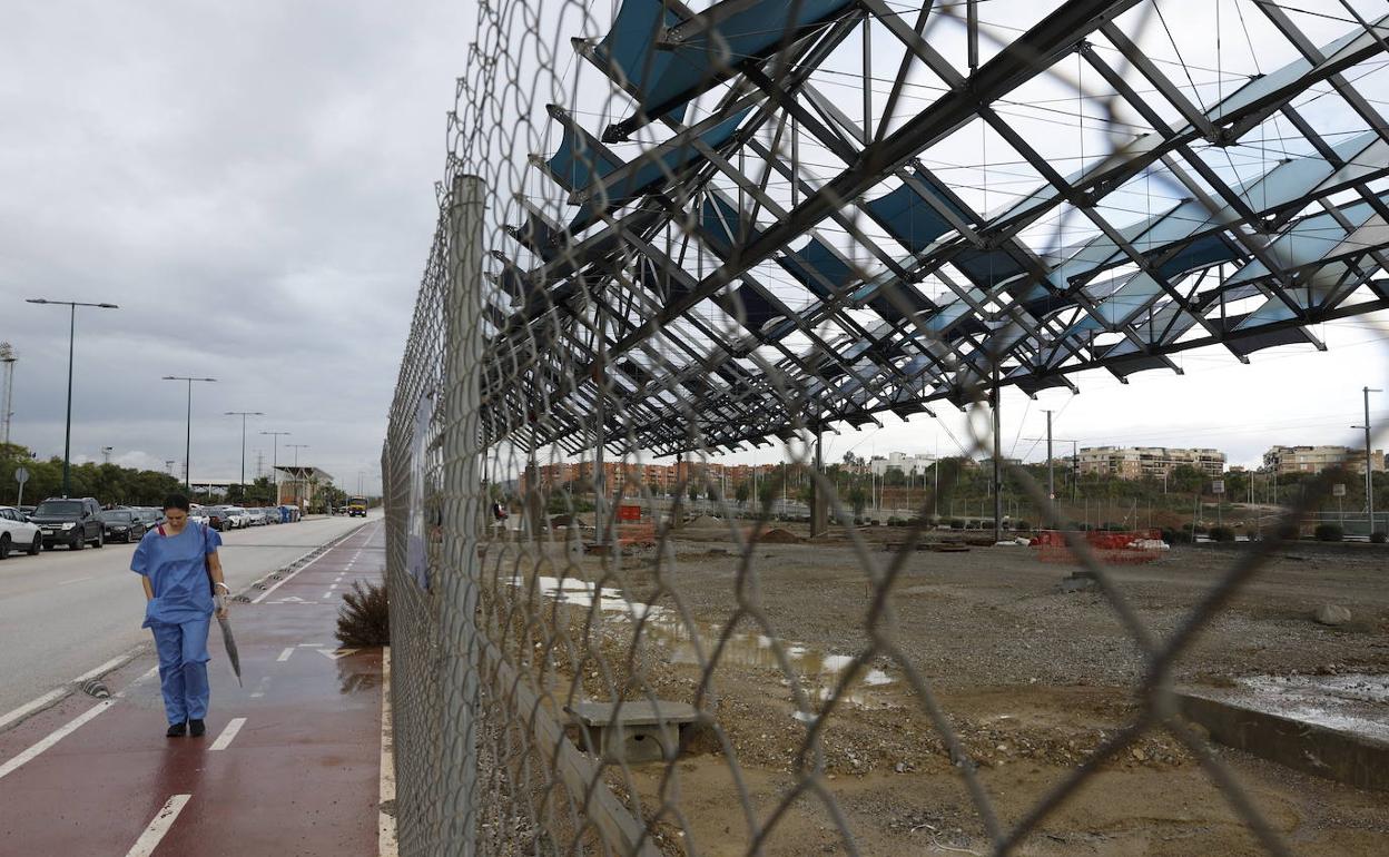 Zona de obras en el bulevar Louis Pasteur, entre las escuelas de Informática y Telecomunicación y el Hospital Clínico. 