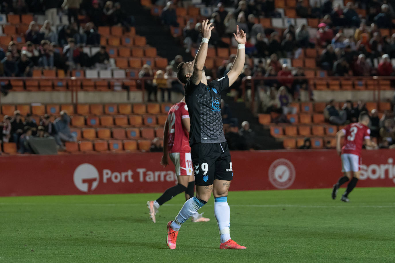 El Málaga perdió en su visita al Gimnástic Tarragona (2-1). 