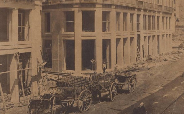 Obras en calle Larios, inaugurada ocho años antes de que se publicara la guía 