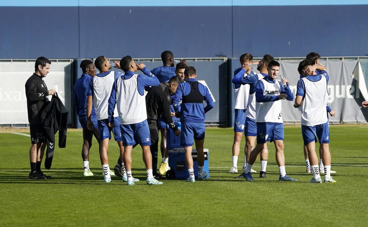 La plantilla del Málaga durante un entrenamiento reciente.