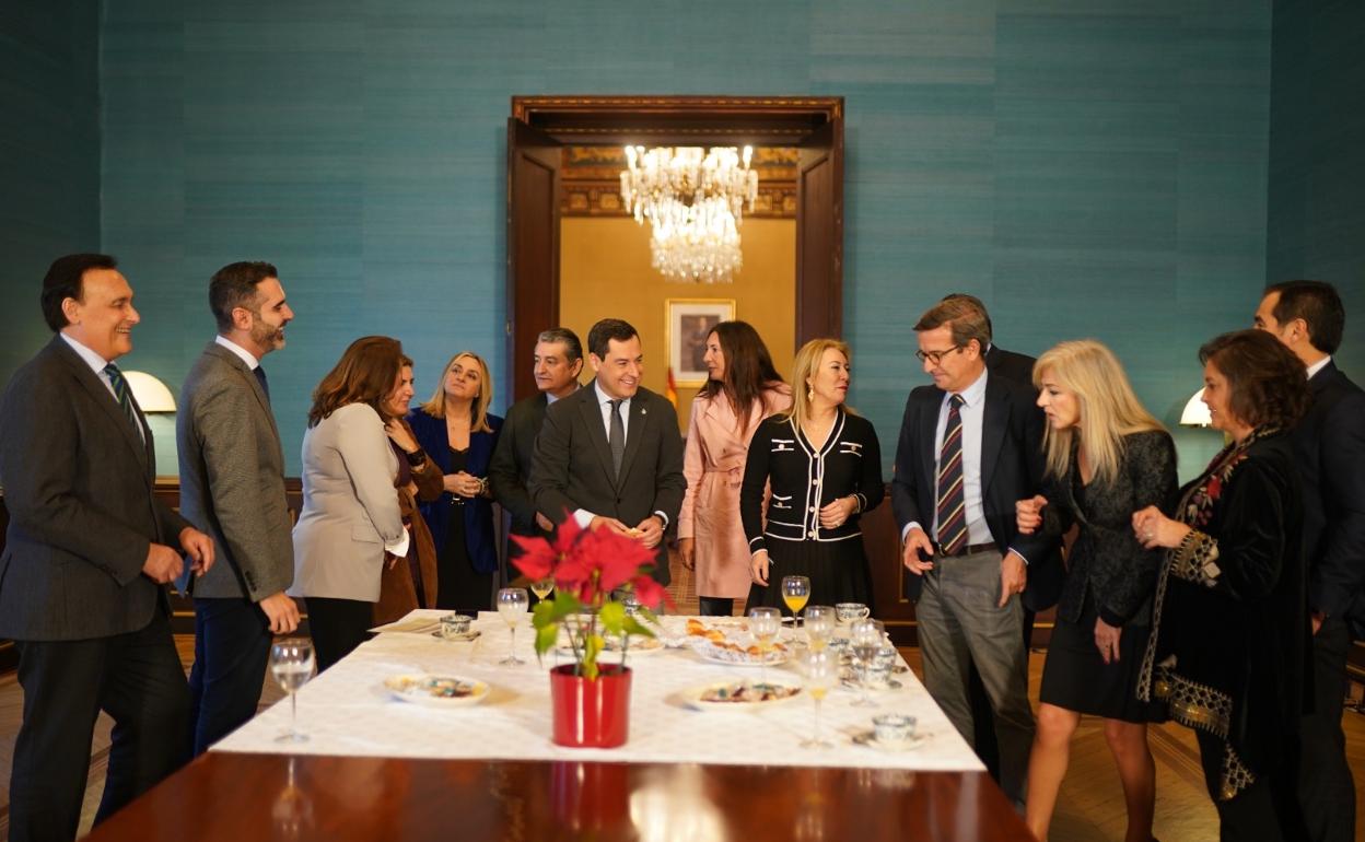 Imgen del último consejo publicada en la cuenta de Twitter de Juanma Moreno. 