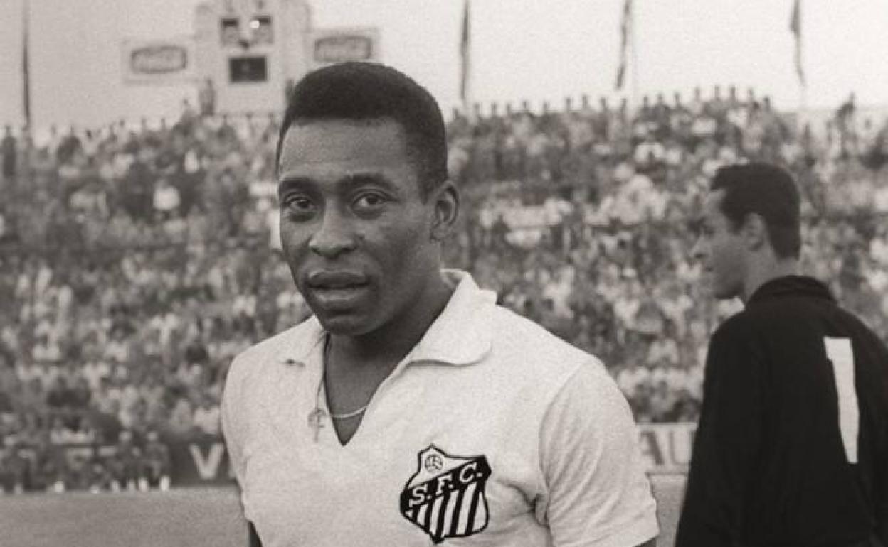 Pelé, en La Rosaleda hace 55 años. 