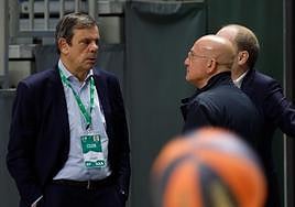 El director deportivo del Unicaja, Juanma Rodríguez, y el presidente del club, Antonio López Nieto.