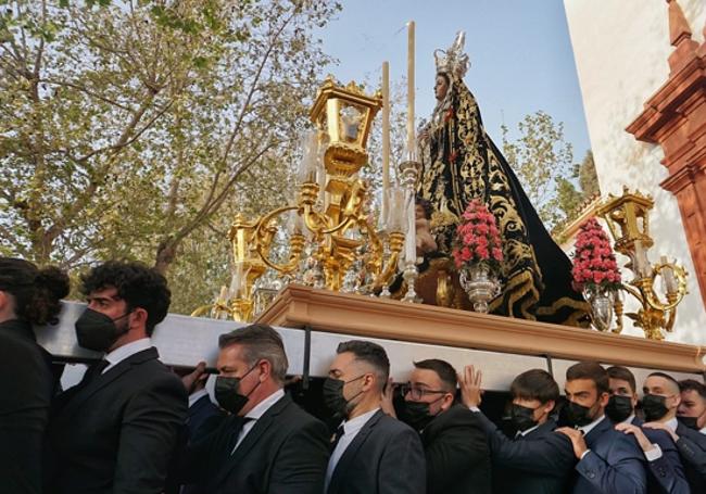 La Virgen del Carmen Doloroso en su salida desde el Corpus Christi.