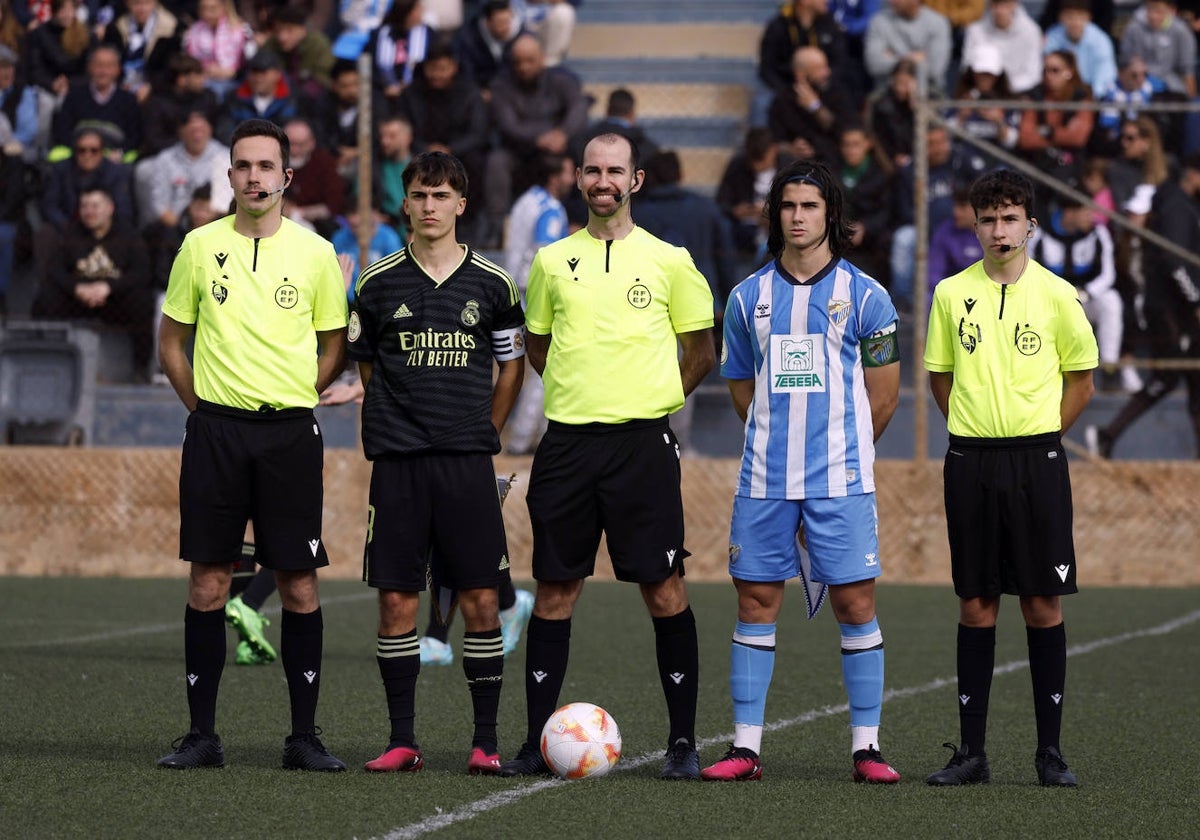 Álex Calvo (derecha), en el duelo de Copa del Rey ante el Real Madrid.