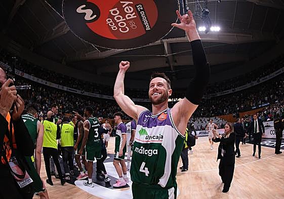 Tyler Kalinoski celebra la victoria ante el Real Madrid en la Copa del Rey.