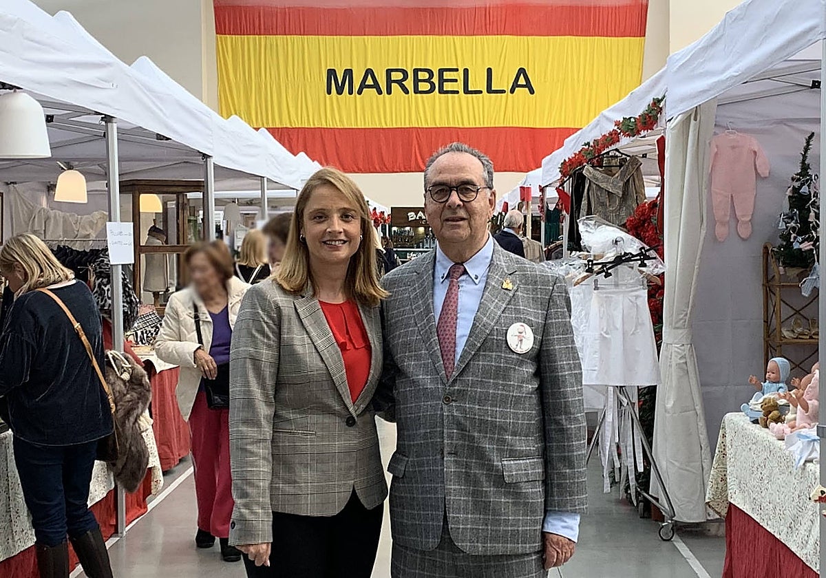 La portavoz del grupo municipal Ciudadanos, María García, junto a Antonio Belón.