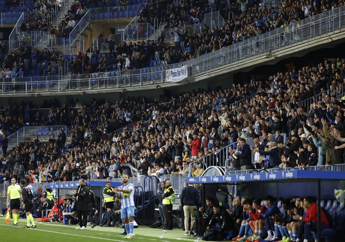 La afición del Málaga disfrutó con el triunfo de su equipo el pasado lunes en La Rosaleda.