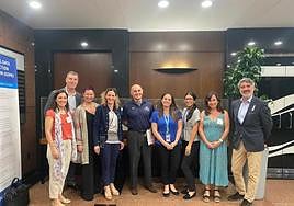 Foto de familia tras la reunión de la delegación malagueña con NCL-Regent.
