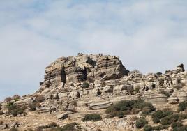 Este sendero asciende hasta el Torcal Alto