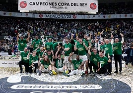 Los jugadores del Unicaja celebran el título de la Copa del Rey.