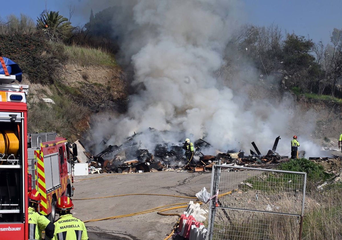 Los bomberos han logrado controlar el fuego con rapidez.