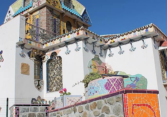 Museo. Esta colorida casa, que tiene una interesante colección etnográfica, está en El Valdés.