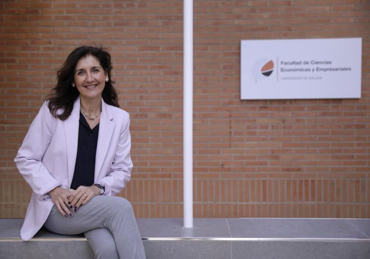 Ángela Callejón es profesora de Economía Financiera y Contabilidad en la UMA.