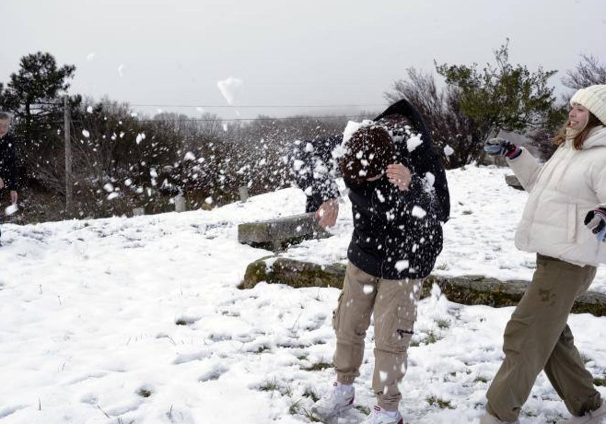 La nieve se está dejando ver este fin de semana en distintos puntos del país.