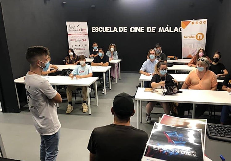En la Escuela de Cine se realizarán las clases técnicas del curso.