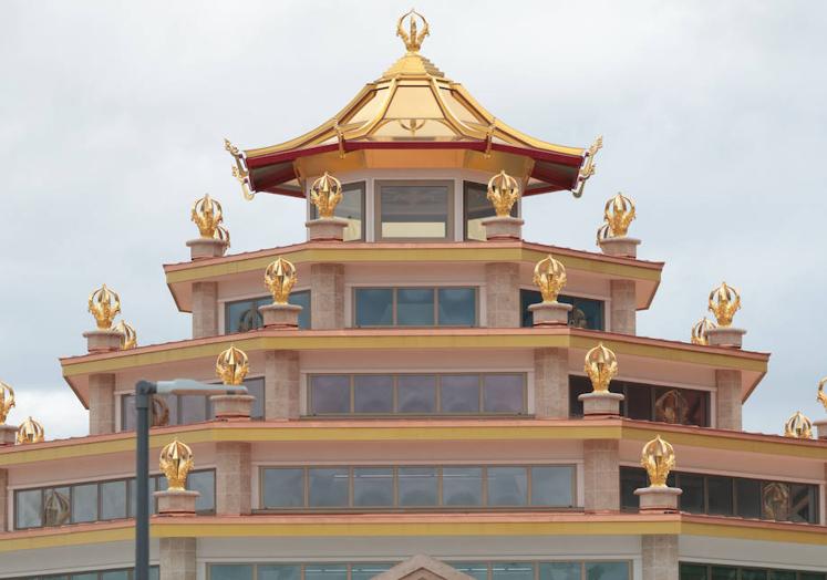 Cubierta del templo, distribuida en forma de anillos al estilo budista.