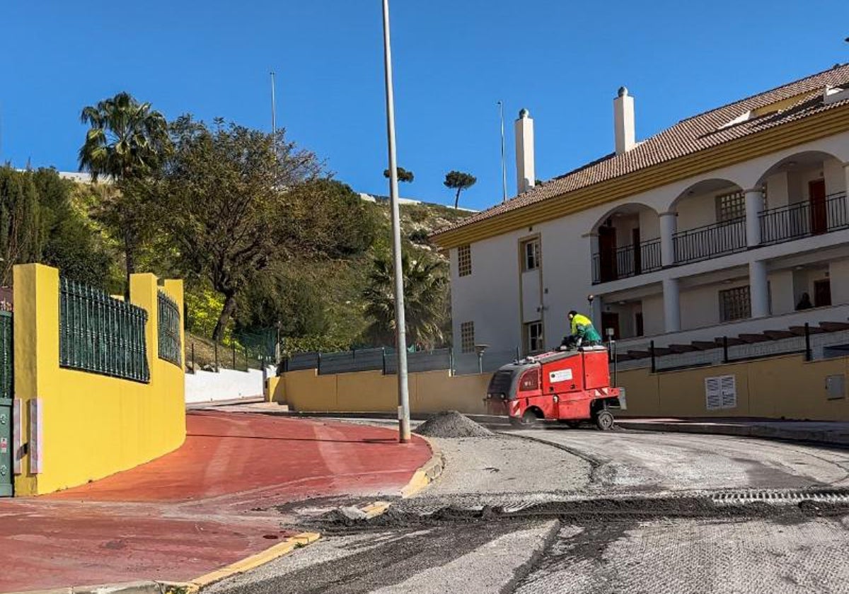 Comienza el plan de asfaltado de 38 calles en Benalmádena
