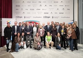 Representantes institucionales y asociaciones del Espacio Solidario del Festival de Málaga, en la presentación.