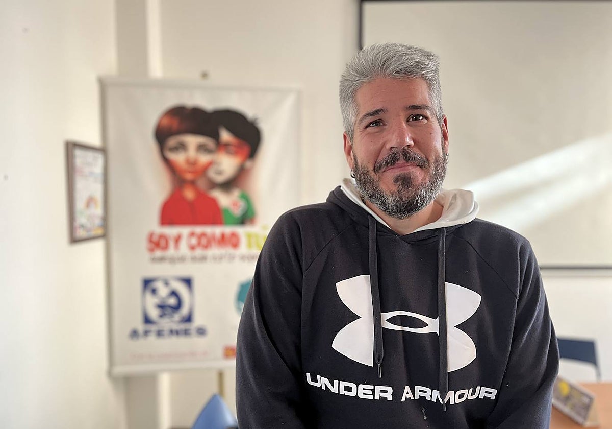 El malagueño Emilio Bandera, tras la entrevista con SUR en la sede de Afenes.