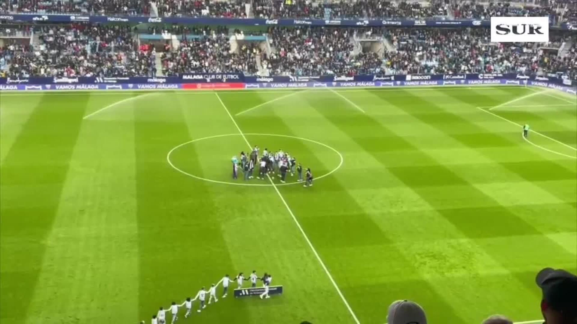 Emocionante homenaje de La Rosaleda al Unicaja por su título de Copa del Rey