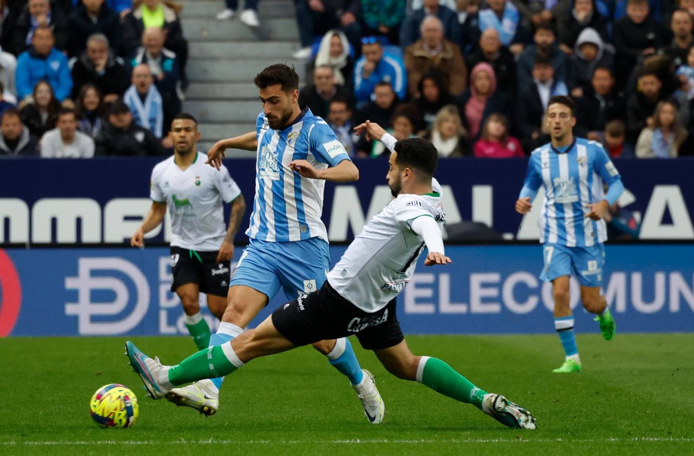 La derrota del Málaga ante el Racing, en imágenes