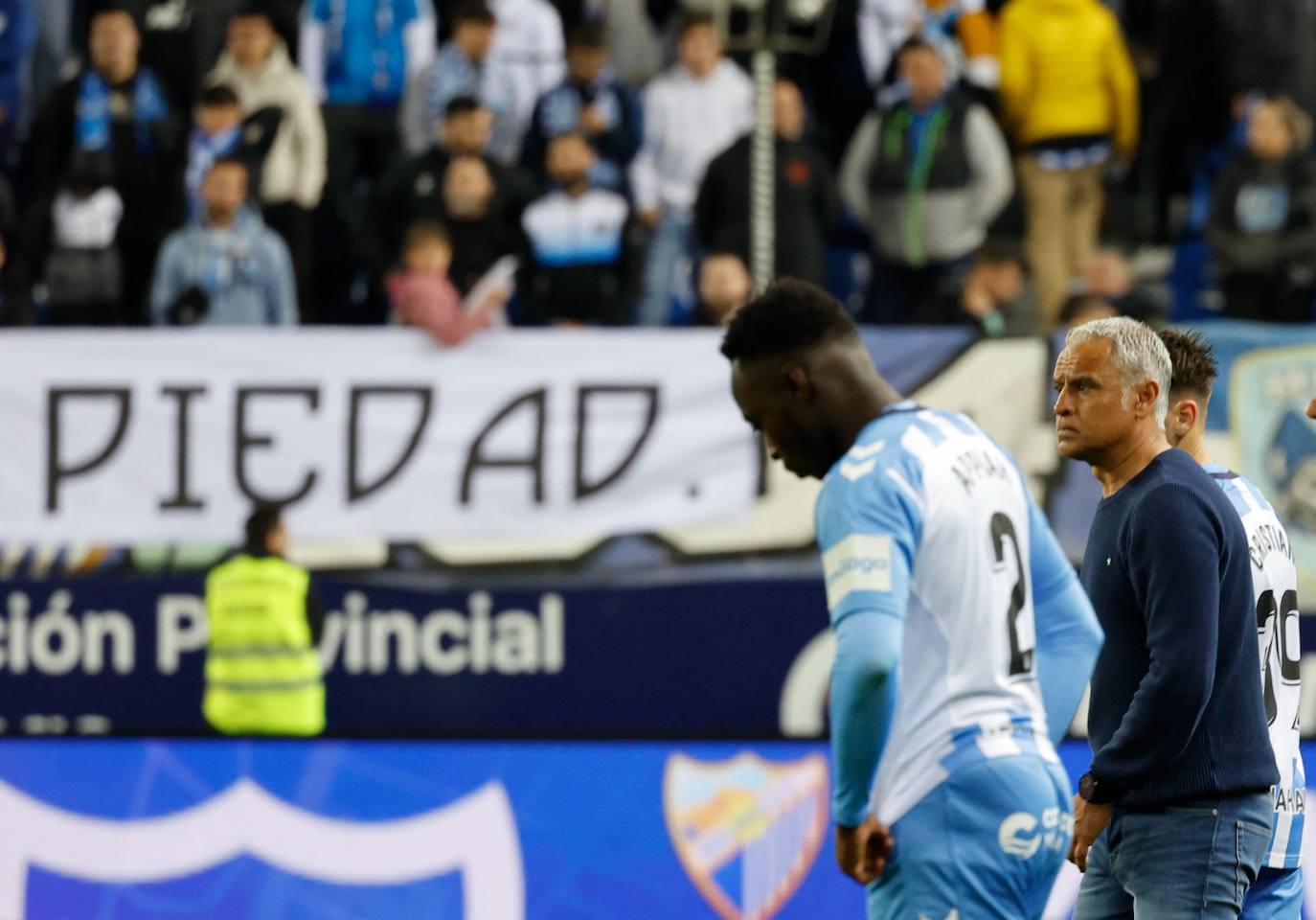 El Málaga perdió en casa ante el Racing (0-1) y la salvación queda ahora a diez puntos