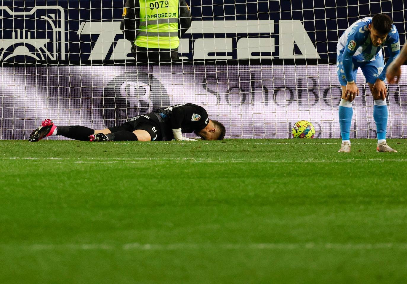 La derrota del Málaga ante el Racing, en imágenes