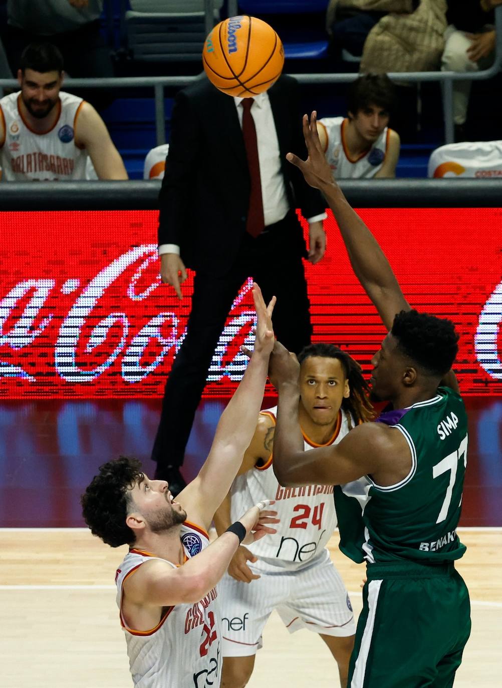 Los malagueños se impusieron a los turcos en un final de infarto (81-76)