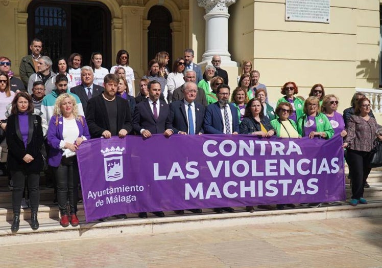 Minuto de silencio en el Ayuntamiento por el último asesinato machista.