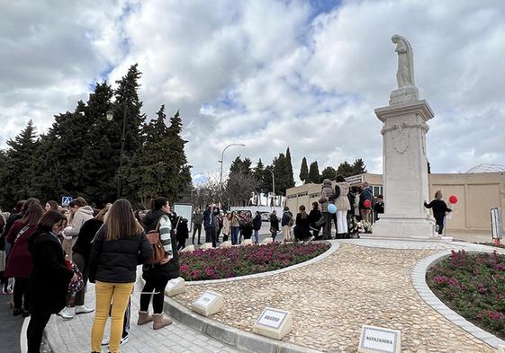 El consistorio convocó al Colegio María Inmaculada y a las cofradías para presentar el nuevo emplazamiento del monumento de Palma Burgos