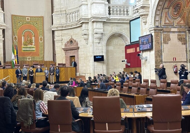 El Parlamento de Andalucía reivindica la igualdad entre mujeres y hombres en un manifiesto rechazado por Vox