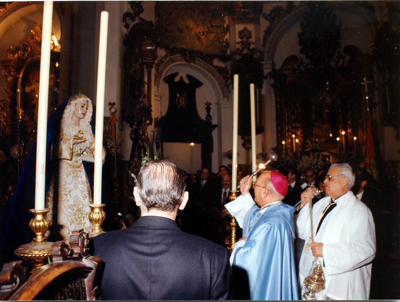 La parroquia de los Santos Mártires acogió el acto de bendición de la imagen de María Santísima Reina de los Cielos, obra del imaginero sevillano Luis Álvarez Duarte. Ofició la ceremonia el entonces obispo de Málaga, Antonio Dorado Soto, quien también impuso a la imagen una corona con la ayuda del presidente de la Agrupación de Cofradías, Jesús Saborido. Al terminar el acto, la Virgen fue trasladada en unas andas a San Julián.