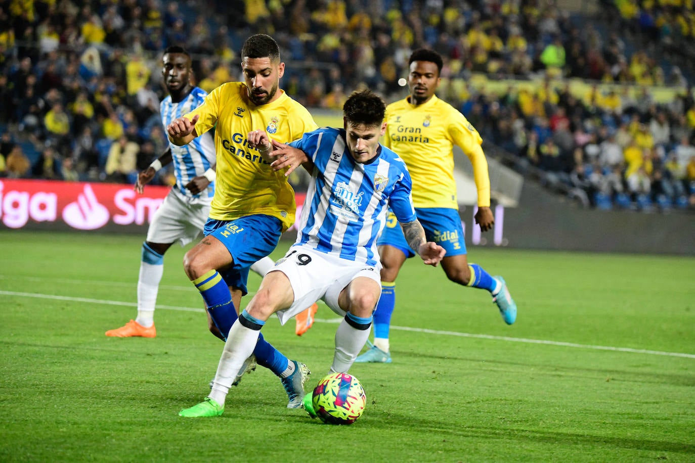 El Málaga logra el empate en Las Palmas en el último suspiro